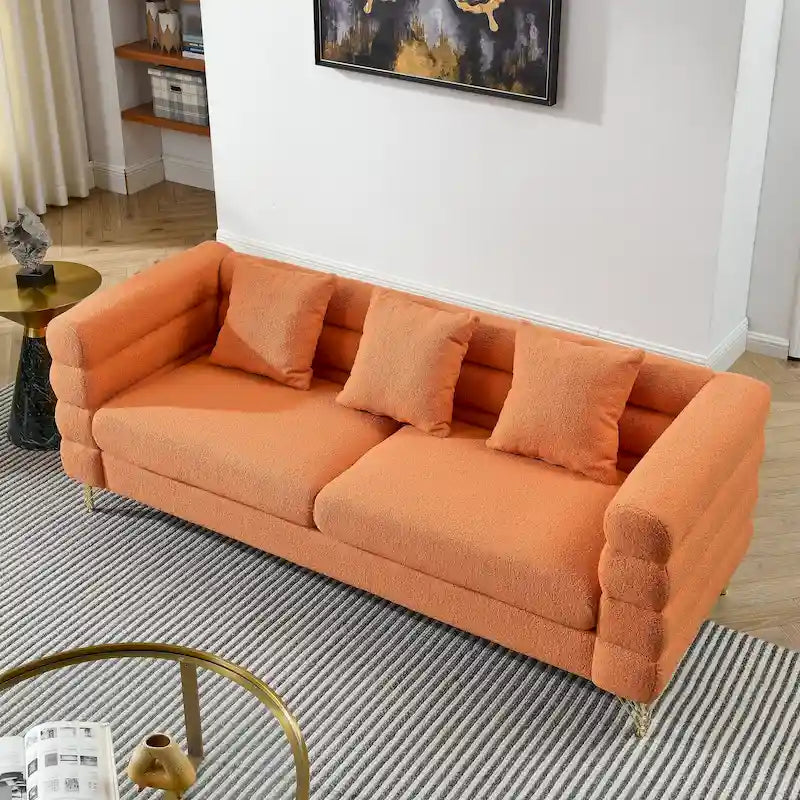 Canapé Art Déco 3 places en tissu Teddy, 3 coussins lombaires et pieds en métal doré — 205 cm