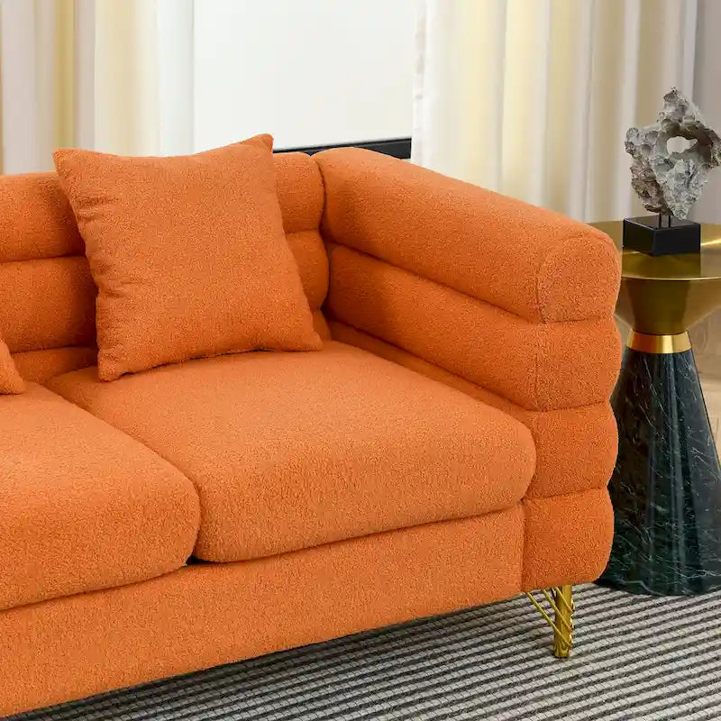 Canapé Art Déco 3 places en tissu Teddy, 3 coussins lombaires et pieds en métal doré — 205 cm