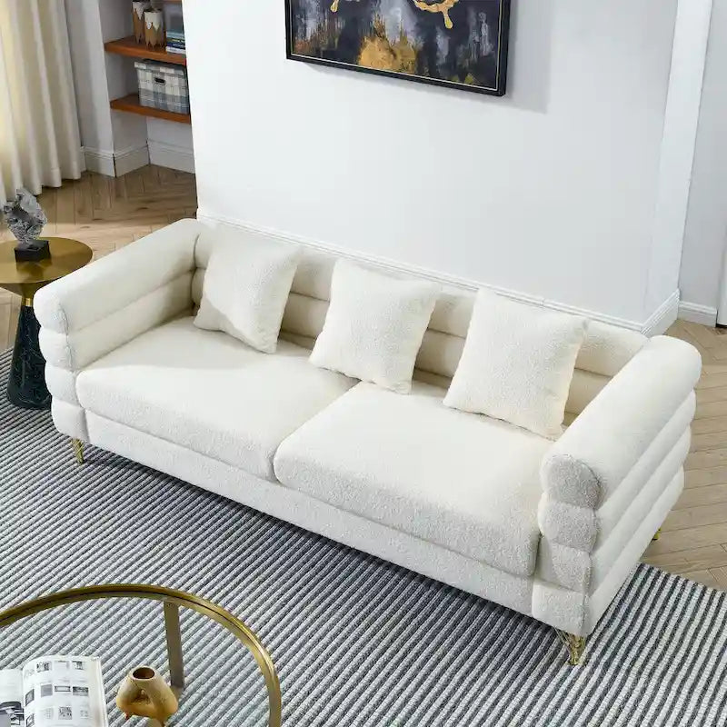 Canapé Art Déco 3 places en tissu Teddy, 3 coussins lombaires et pieds en métal doré — 205 cm