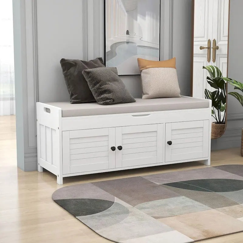 Banc de rangement pour chaussures de ferme avec coussin, portes persiennes et compartiment caché