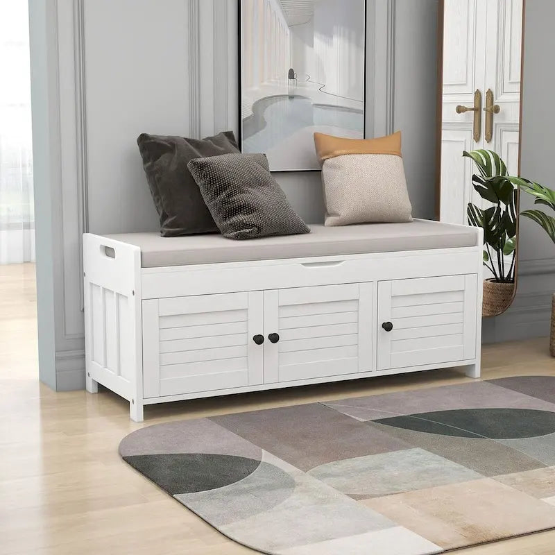 Banc de rangement pour chaussures de ferme avec coussin, portes persiennes et compartiment caché