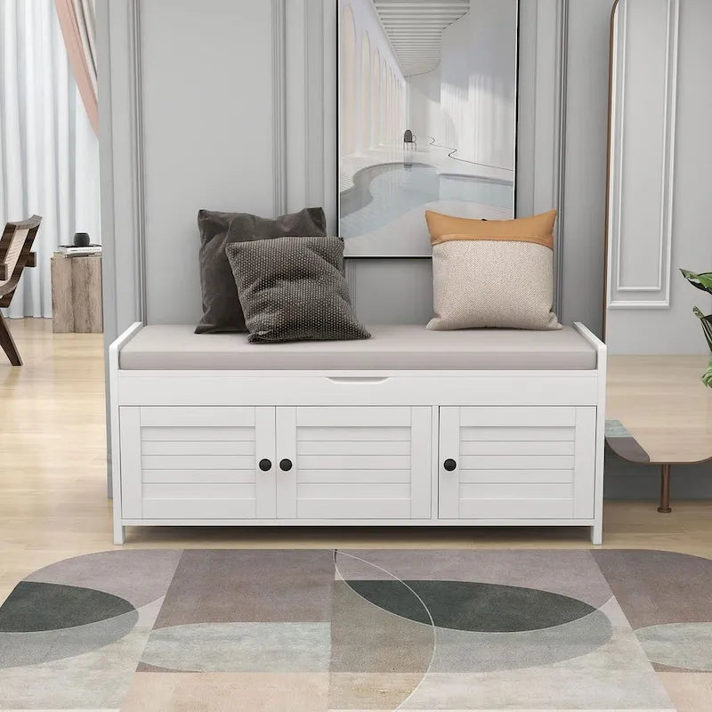 Banc de rangement pour chaussures de ferme avec coussin, portes persiennes et compartiment caché