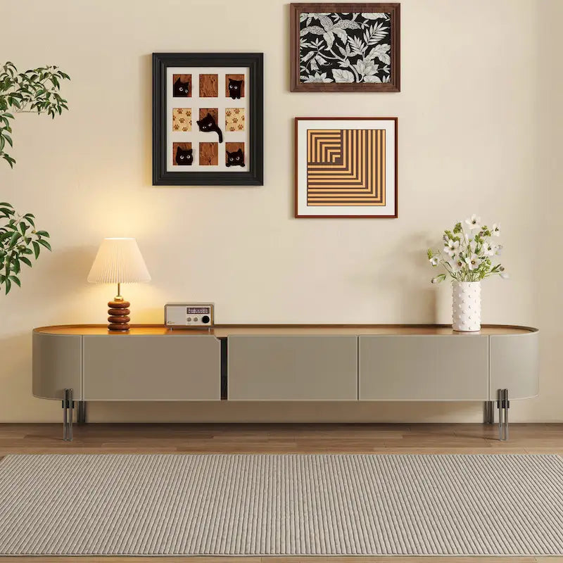 Meuble TV moderne en cuir de selle avec 3 tiroirs et pieds en acier — Console de divertissement de 200 cm