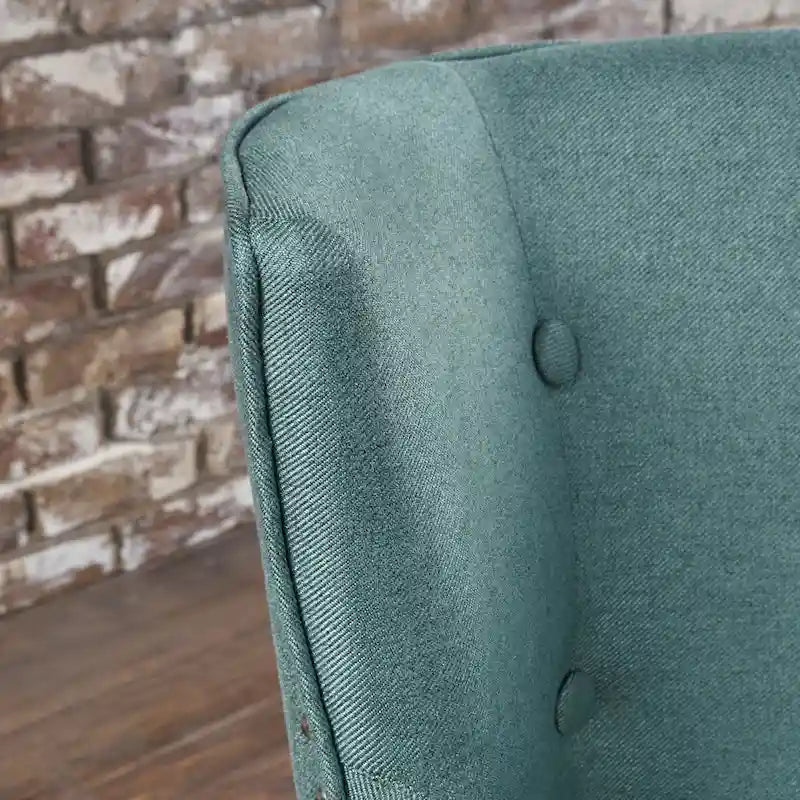 Fauteuil d'appoint capitonné avec clous décoratifs et silhouette incurvée