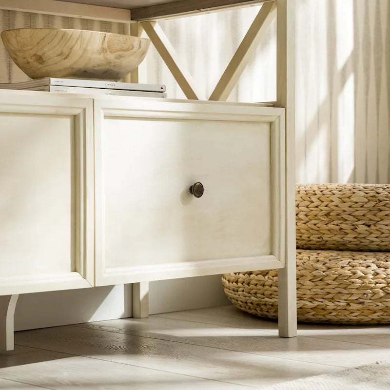 Meuble TV rustique bicolore de 60 po avec 3 tiroirs et compartiments ouverts — Style Ferme