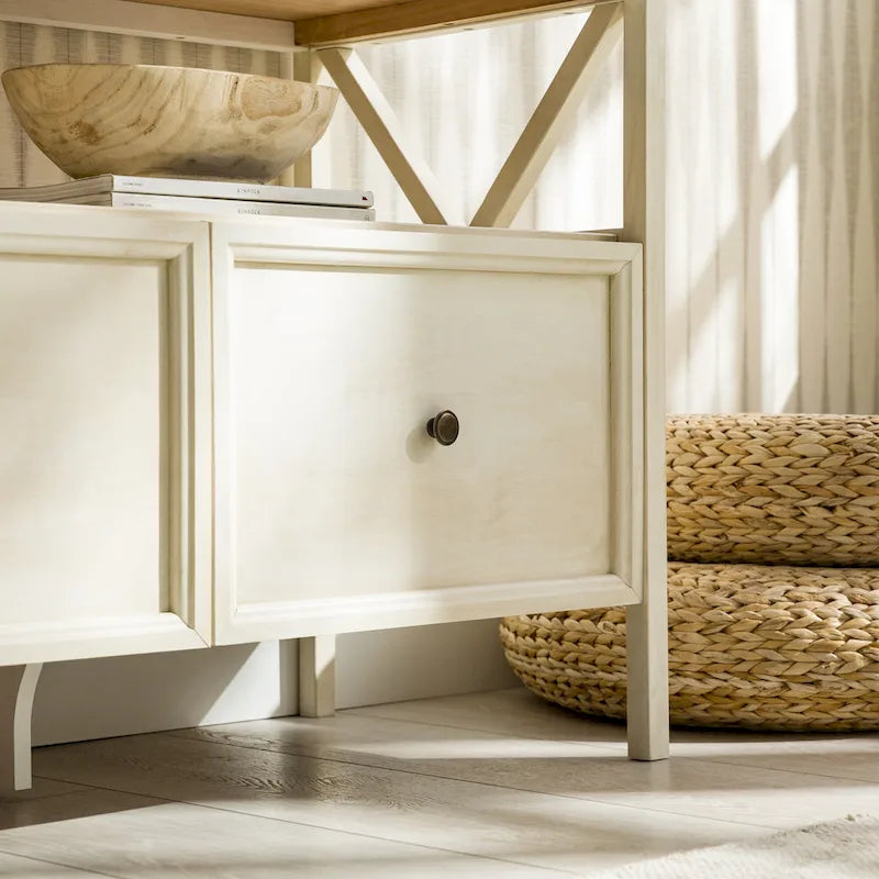 Meuble TV rustique bicolore de 60 po avec 3 tiroirs et compartiments ouverts — Style Ferme