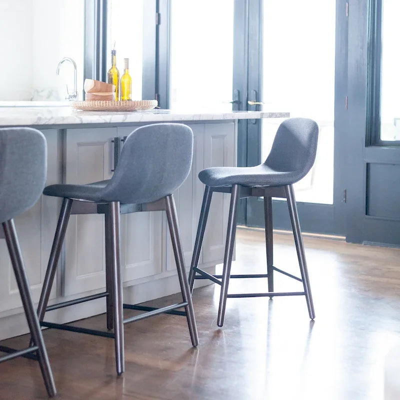 Tabouret de comptoir rembourré à dossier bas avec repose-pieds