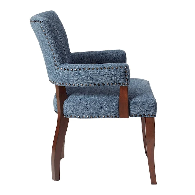 Chaise de salle à manger transitionnelle avec accoudoirs, clous décoratifs et cadre en hévéa