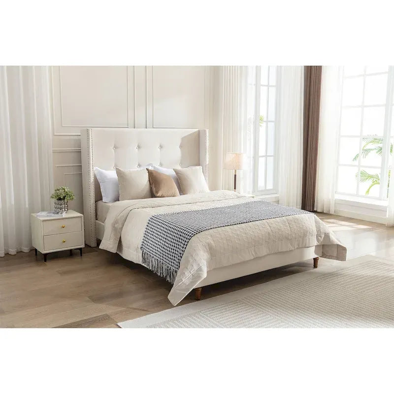 Cadre de lit King size en velours avec tête de lit capitonnée et pieds en noyer