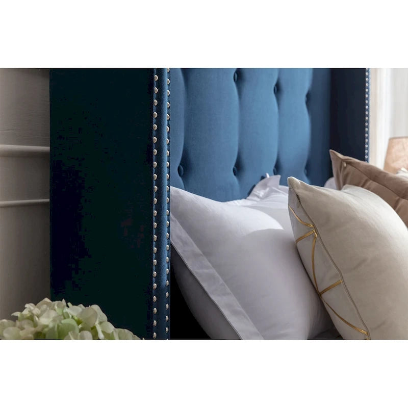 Cadre de lit King size en velours avec tête de lit capitonnée et pieds en noyer