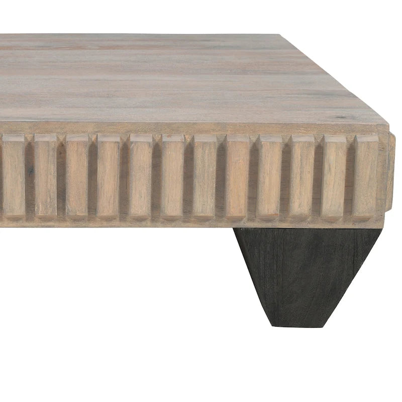 Table basse carrée en bois de manguier fabriquée à la main avec détails sculptés et finition grise sablée