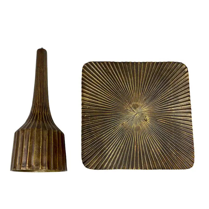 Table d'appoint cannelée en aluminium avec finition laiton antique