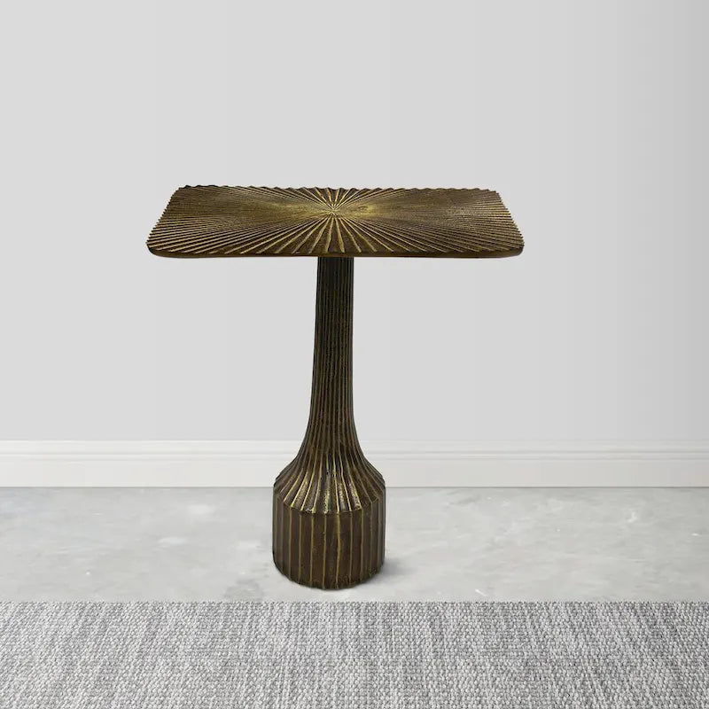 Table d'appoint cannelée en aluminium avec finition laiton antique